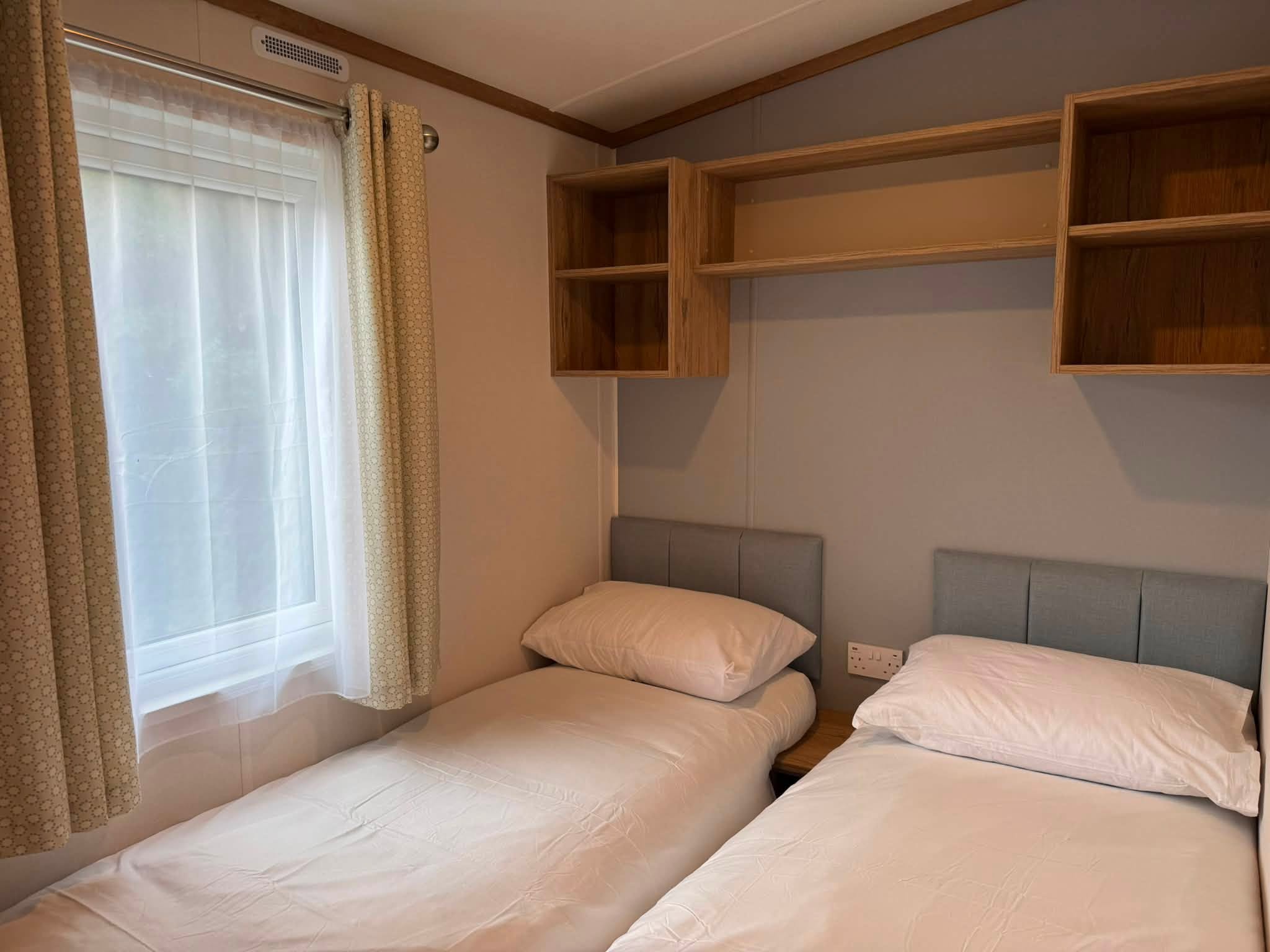 Luxury Regal Henley Lodge - Image 11