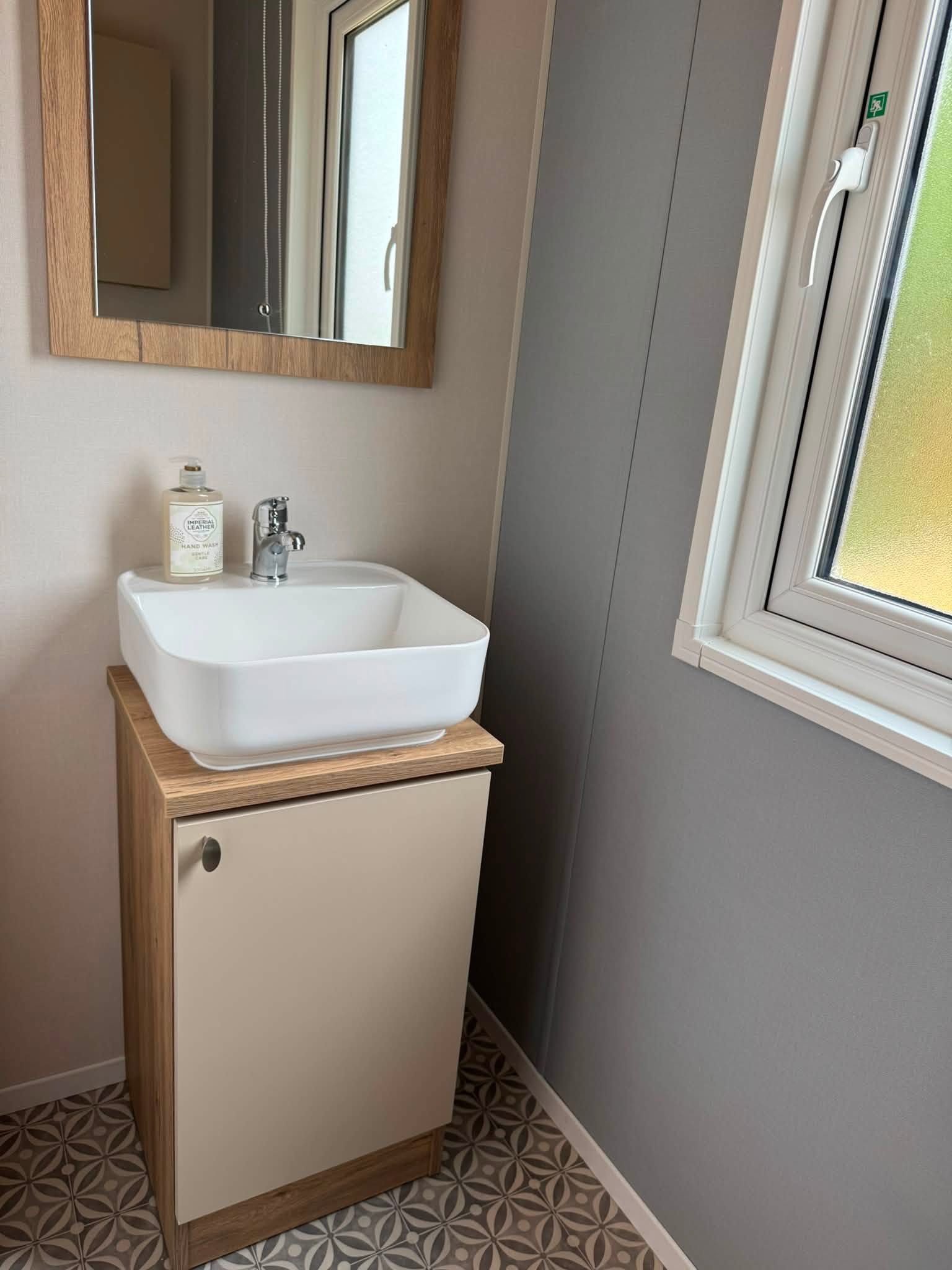 Luxury Regal Henley Lodge - Image 12