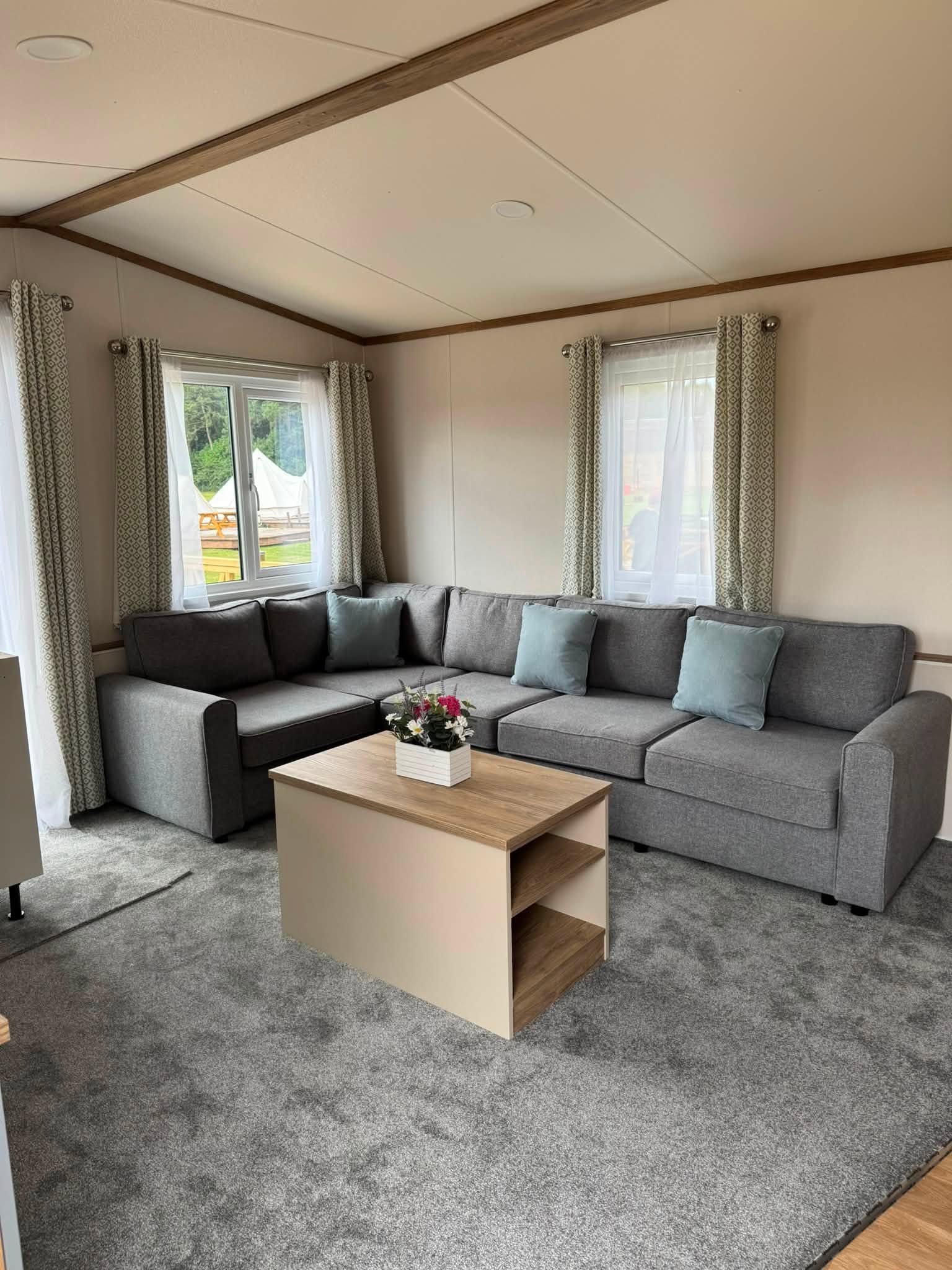 Luxury Regal Henley Lodge - Image 9